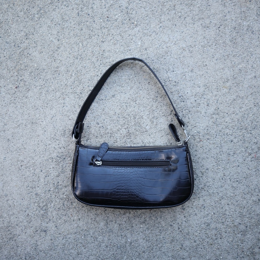 Elegant Black Crocodile-Embossed Women's Bag